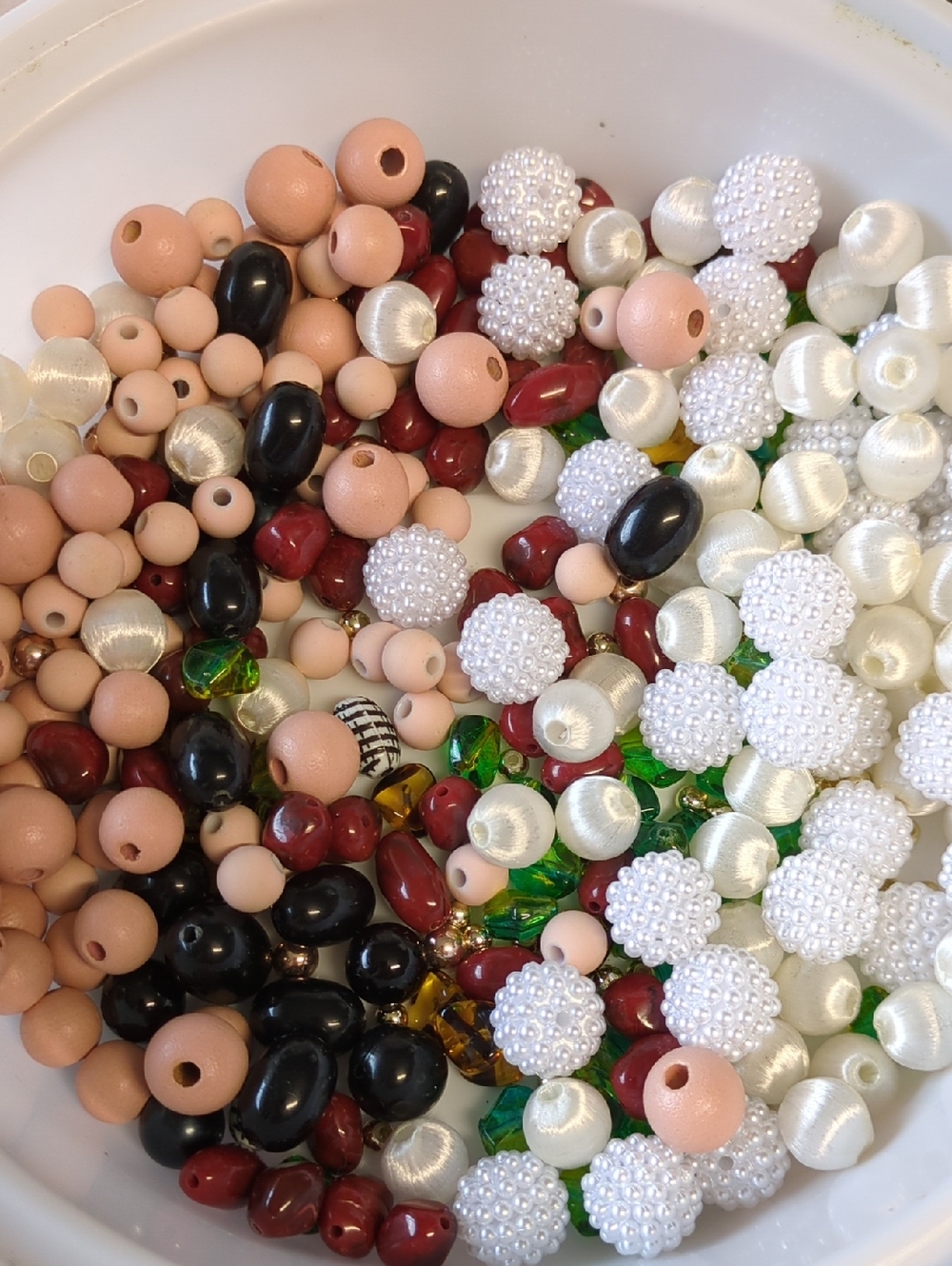 ❤️3/$10❤️🌸Q17 Mixed Decorative Bead Assortment